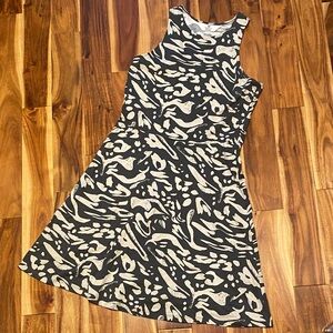 H&M Girls Size 14 Gray and White Patterned Dress